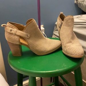(GREAT CONDITION) Bootie heels